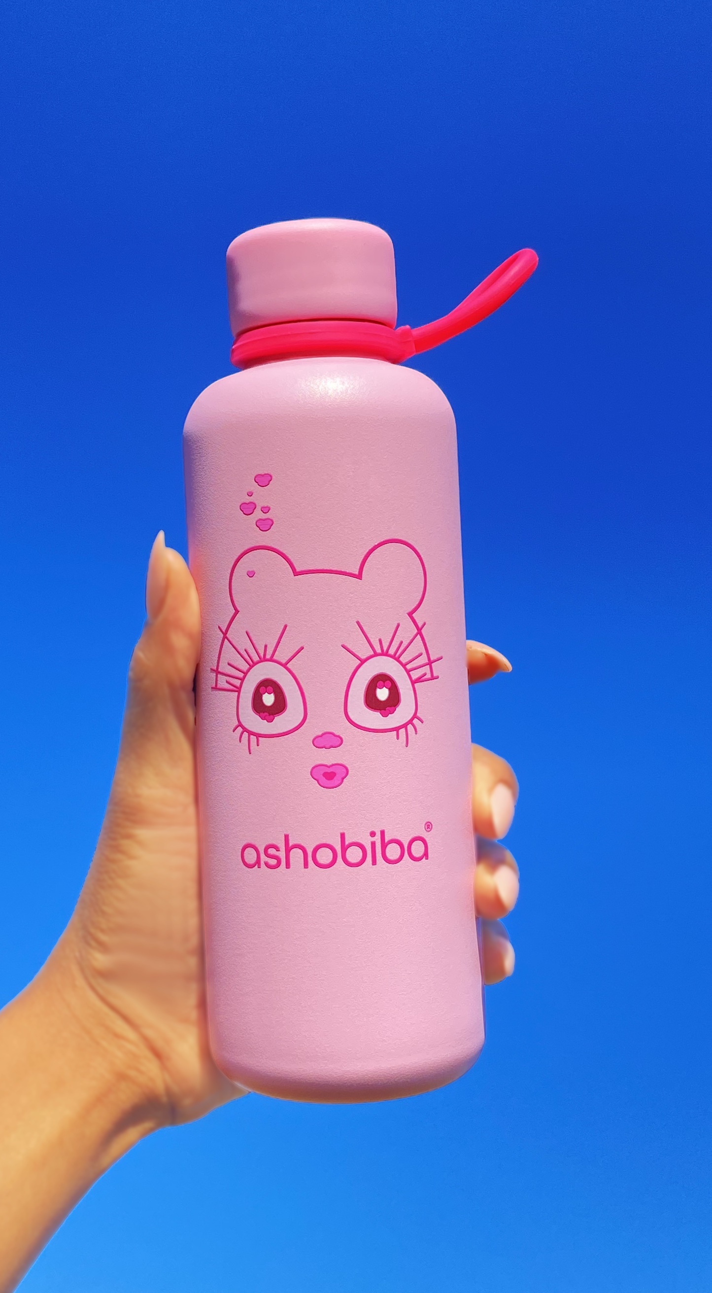 Pink insulated water bottle with a kawaii-style design, featuring the Ashobiba logo. Perfect for adding a playful and stylish touch to your daily hydration routine.

Roze schoolbeker met een kawaii design.  Ideaal voor reisbenodigdheden.