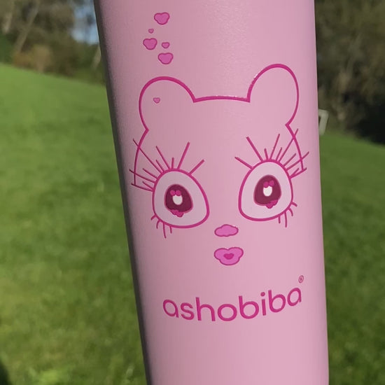 Cute pink insulated water bottle with a kawaii-style design. 
Roze schoolbeker met kawai print. Ideaal voor op reis. Leuk voor meisjes.