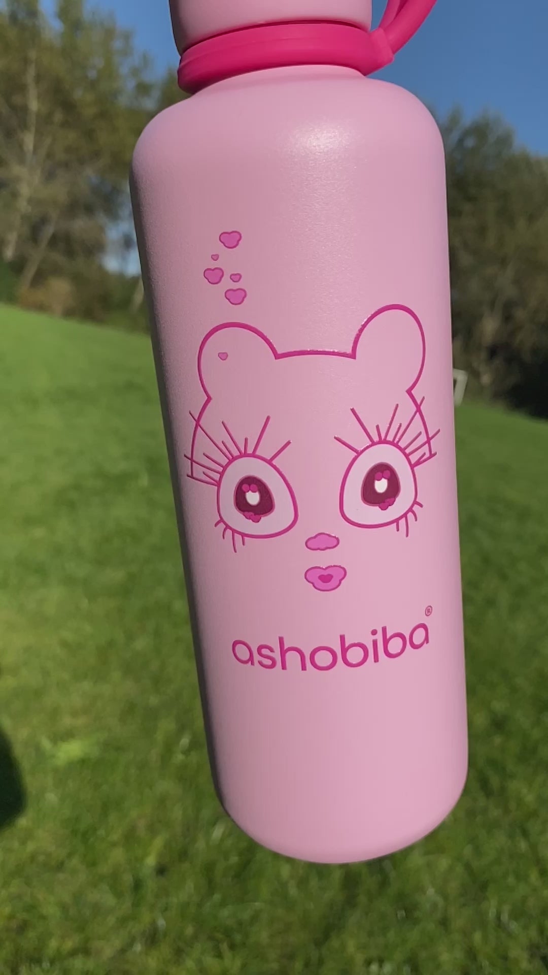 Cute pink insulated water bottle with a kawaii-style design. 
Roze schoolbeker met kawai print. Ideaal voor op reis. Leuk voor meisjes.